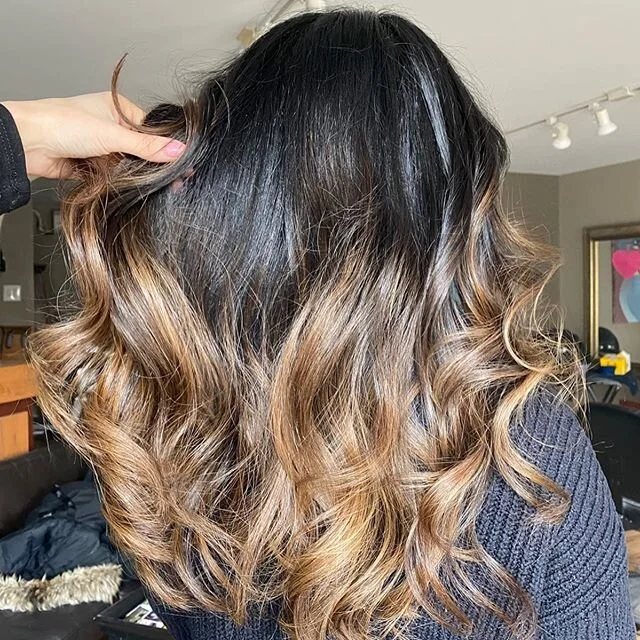 bronde balayage xoxo
blend: 5-1 13vol
ends: 7-1 and 7-65 drop of 7-21 6vol
. ✨
.
.
.
.
#balayage #ombre #hairstylist #hairgoals #haircolor #modernsalon #americansalon #balayageandpainted #hairbestieforlife #hb4l #mastersofbalayage
 #hudabeauty #hairb