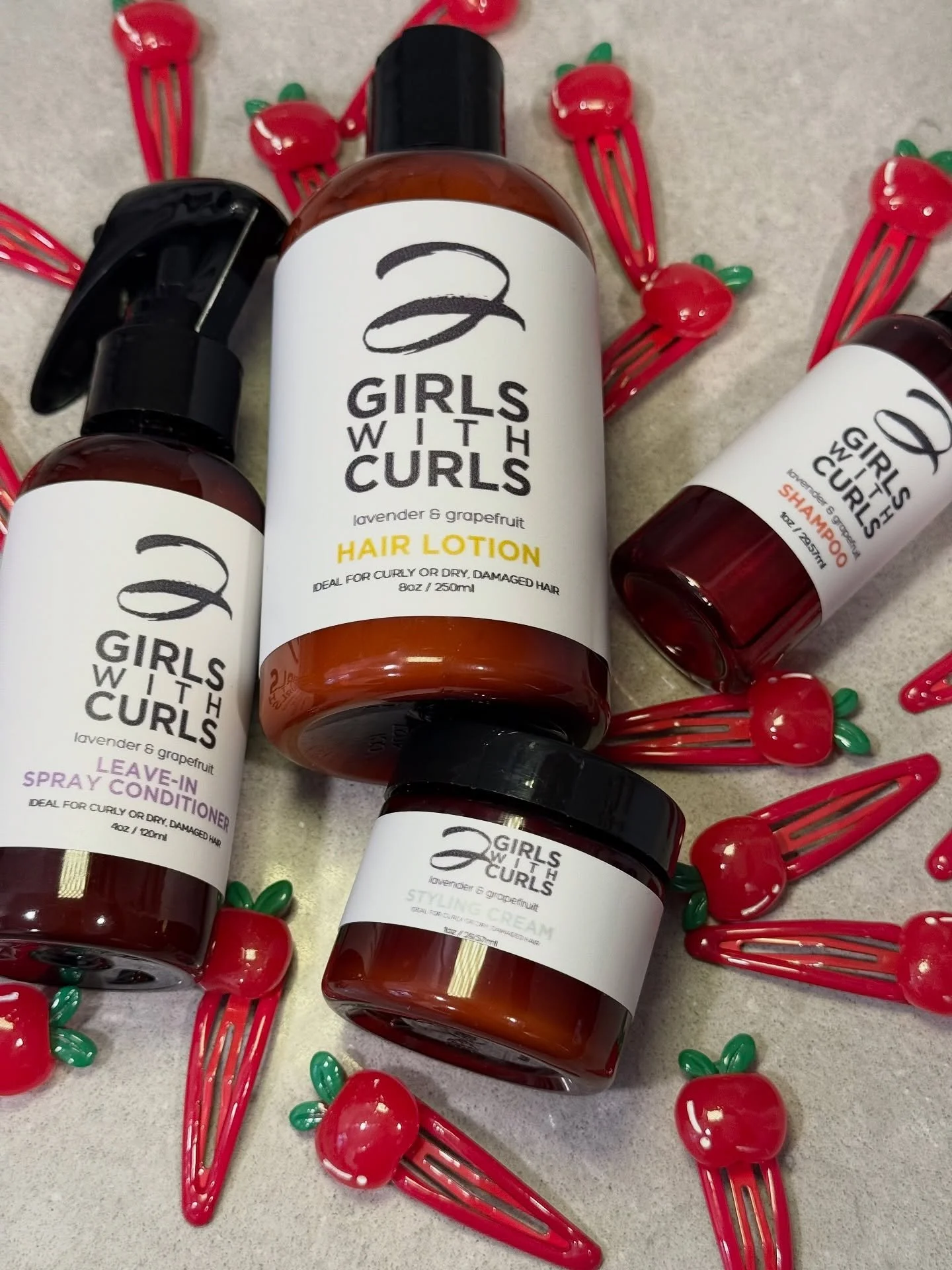 🍎 Apple Fest Giveaway! 🍎
This Sunday, 11/2, join us at @germanvillagemakersmarket for APPLE FEST! 12-5pm
We&rsquo;re giving away a free apple-themed gift with purchase &mdash; while supplies last! #AppleHairClip #AppleFest #curlyhaircare