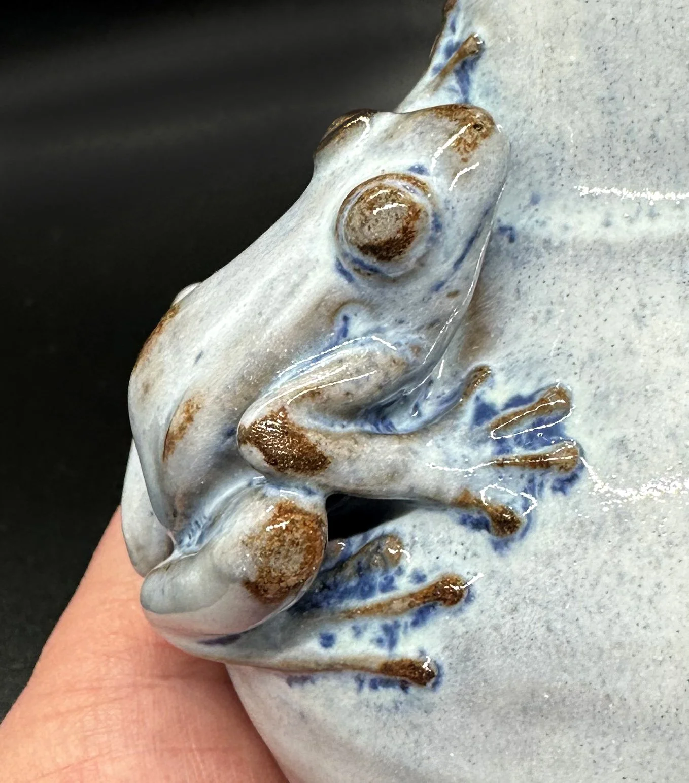 frogvasedetail.jpg