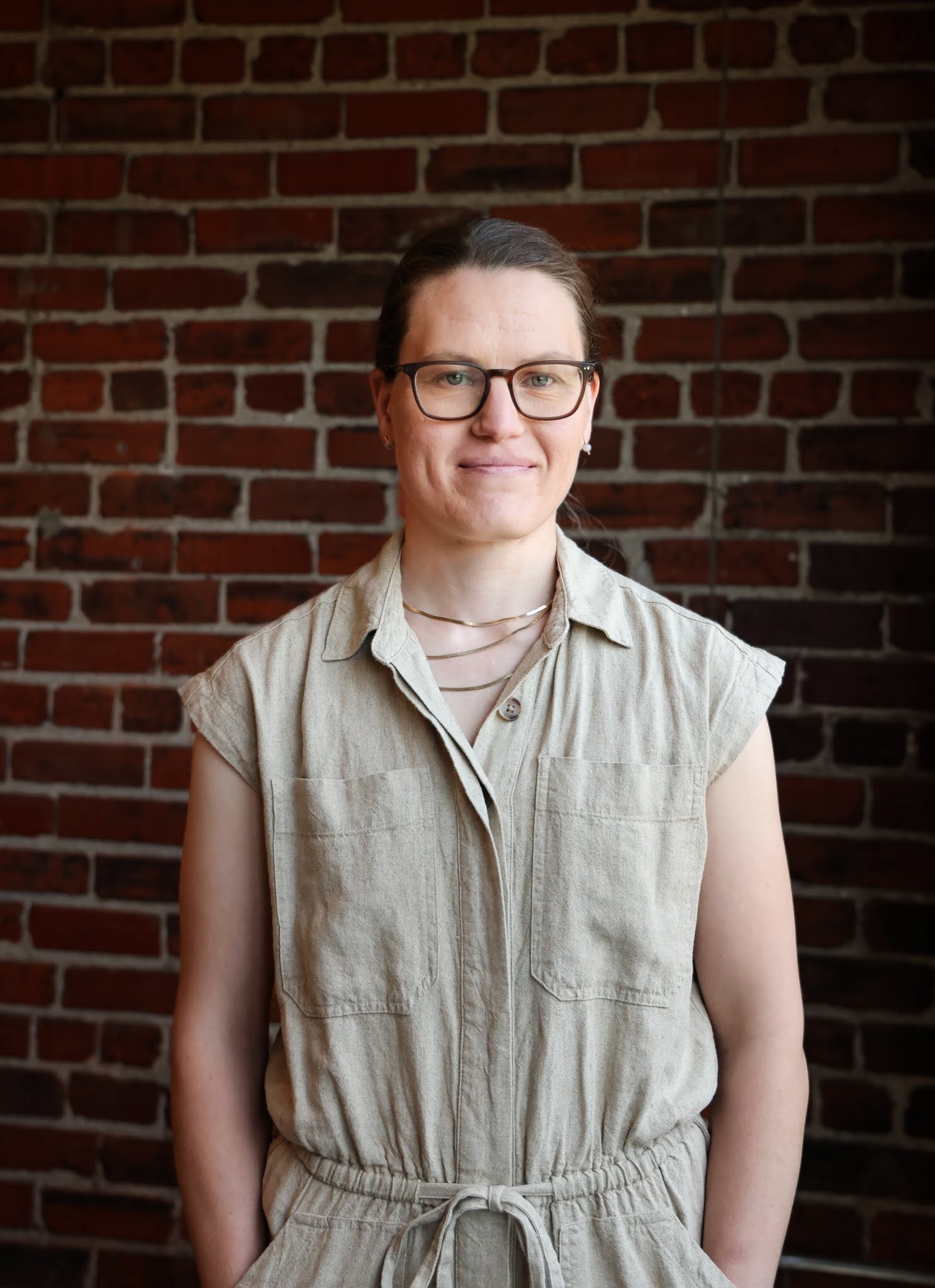Photograph of artist Leah Smith
