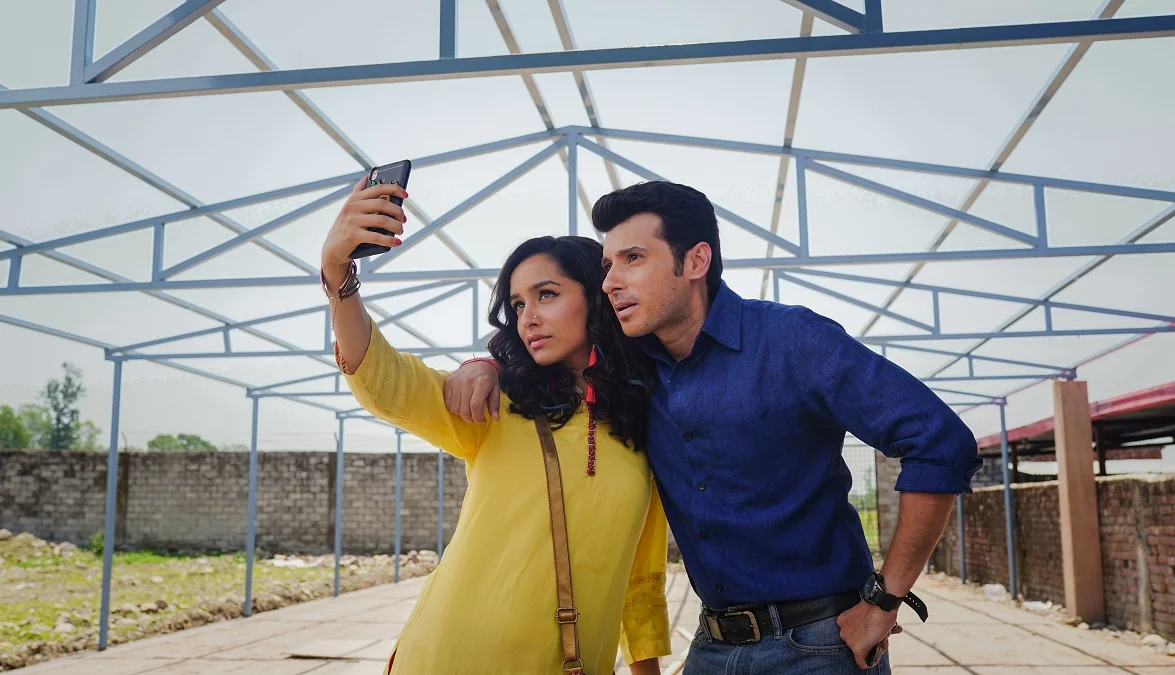 Batti Gul Meter Chalu is an Indian Hindi film directed by Shree Narayan Singh and is produced by Bhushan Kumar, Krishan Kumar, Shree Narayan Singh, Nitin Chandrachud, Kusum Arora and Nishant Pitti. This movie is featuring Shahid Kapoor, Shraddha Kapoor, Divyendu Sharma and Yami Gautam in the lead roles.