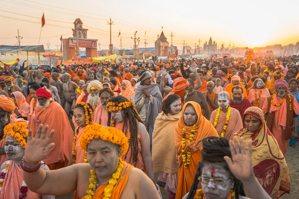 Despite the morning chill, around 3 crores (30 million) people took a dip in Sangam during the third shahi shan on Basant Panchami (10th Feb).