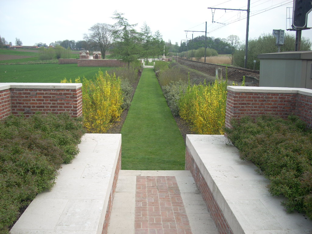 Larch Wood (Railway Cuttings) Cemetery