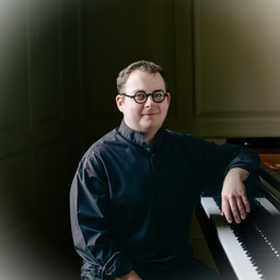 Lewis Kingsley Peart (piano)