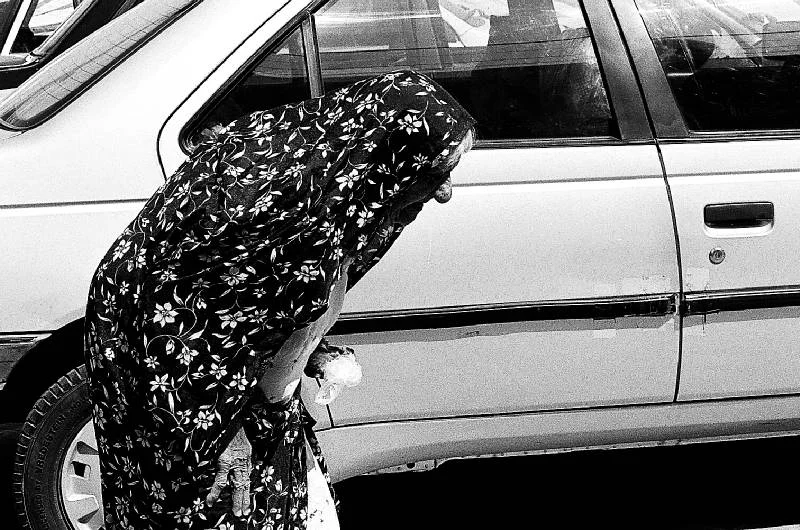 Woman_Chador_Nose.jpg