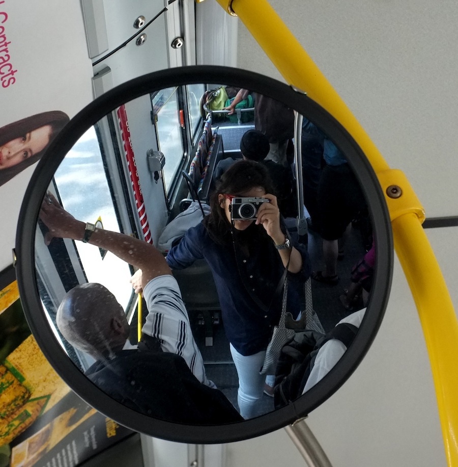 autoportrait_in_bus_web.jpg