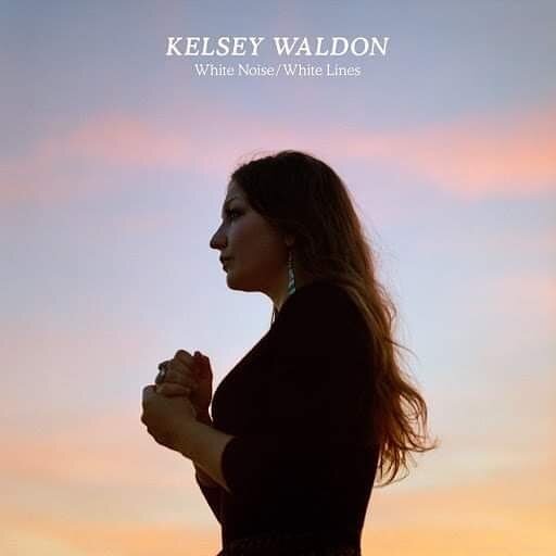 Y para este fin de semana, DIRTY WORKS os recomienda esta m&uacute;sica de pies y manos sucias para tirarse, sin pens&aacute;rselo, al vac&iacute;o.
.
.
🖤 @kelseywaldon 🖤
.
.
@ohboyrecords rocks!!!
.
.
#dirtyworkseditorial #recomendacionessucias #r