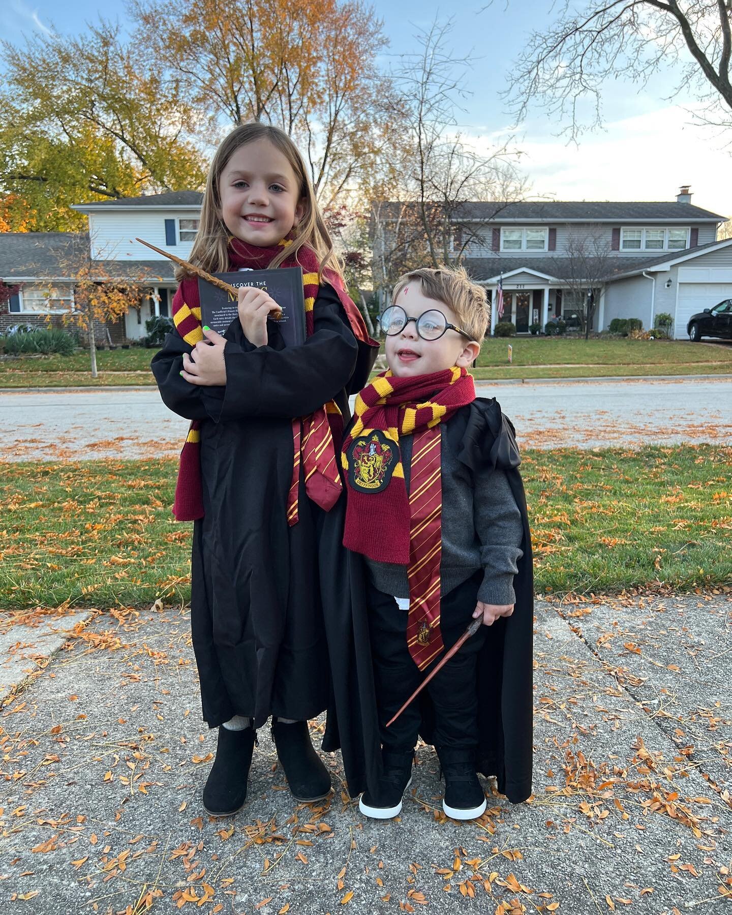 Happy Halloween all you witches and wizards. Emma picked out the family costume this year with Ollie having a duel role of Harry Potter and Dobby.
.
.
.
#happyhalloween #halloween #halloweencostume #harrypotter #familycostumes