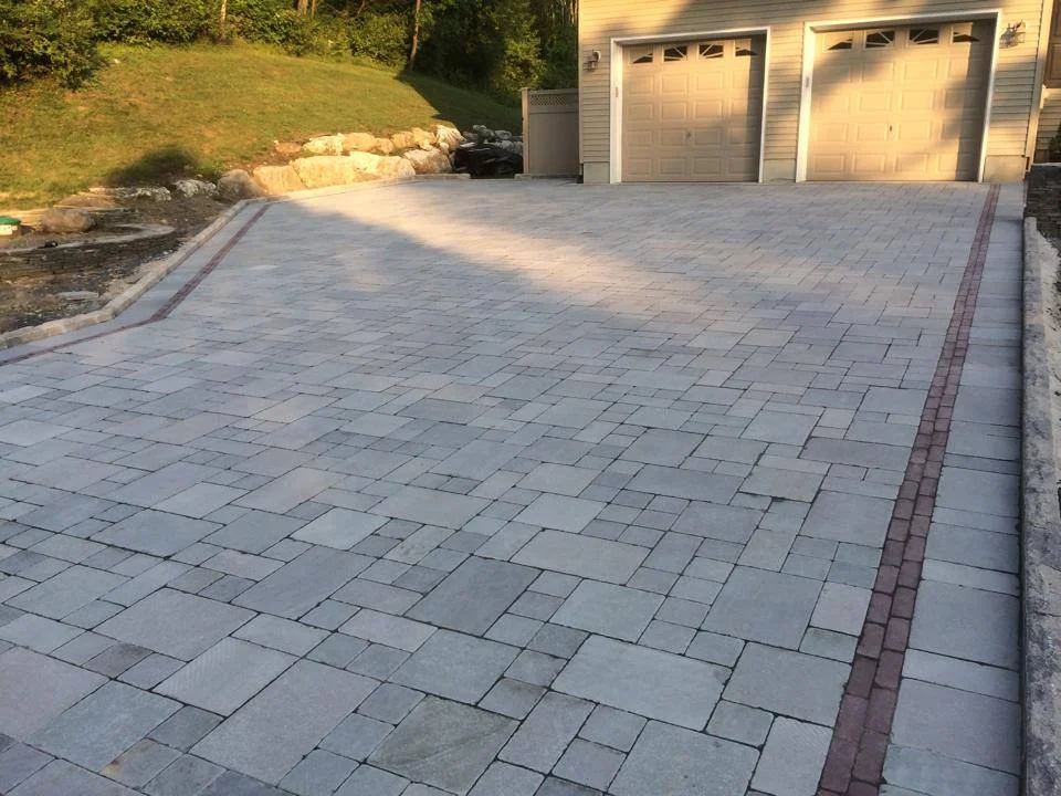 Driveway - top landscaping ideas in Monre NY