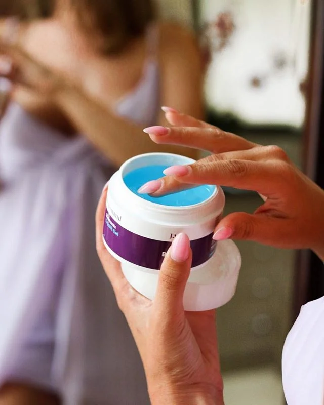 Onze nieuwe #cryolift gel zorgt voor onmiddellijke, zichtbare verstevigende resultaten. 💙

Het bevat actieve ingredi&euml;nten zoals zeewier en menthol, de gel heeft ook antiseptische en ontstekingsremmende eigenschappen. Het verkoelt, revitaliseert