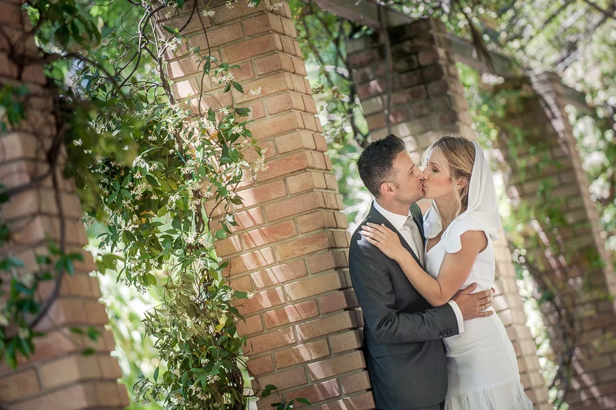 95_After_wedding_in_Athens_bride_groom_kiss_Zapeio.jpg
