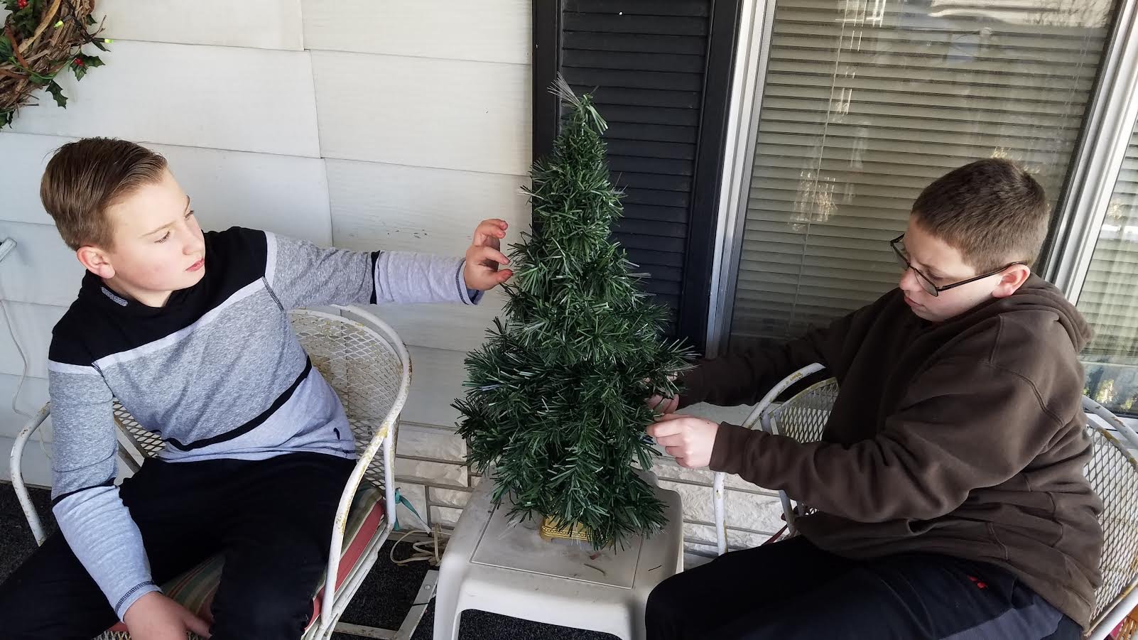 Holiday Decorating at Lorraine's - 4.jpg