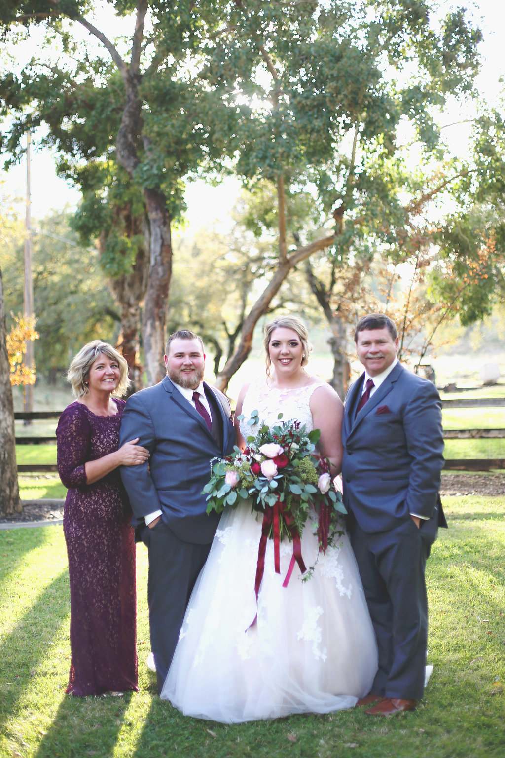 Flowers by Velours Designs veloursdesigns.com Photos by Katelyn Parra Photography https://www.katelynparraphotography.com/