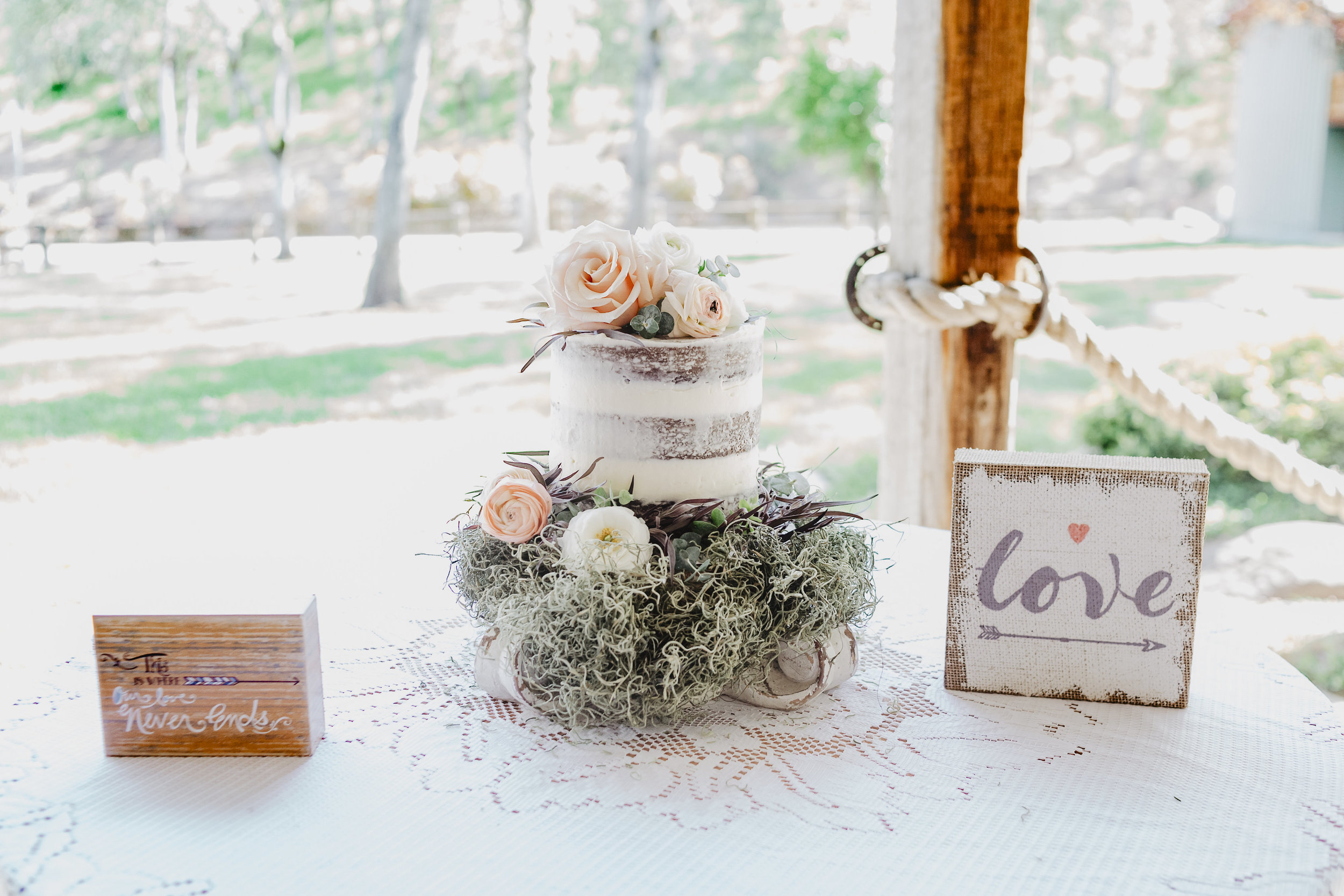 Bohemian Summer Wedding | Velours Designs | Marianna Chambard Photography