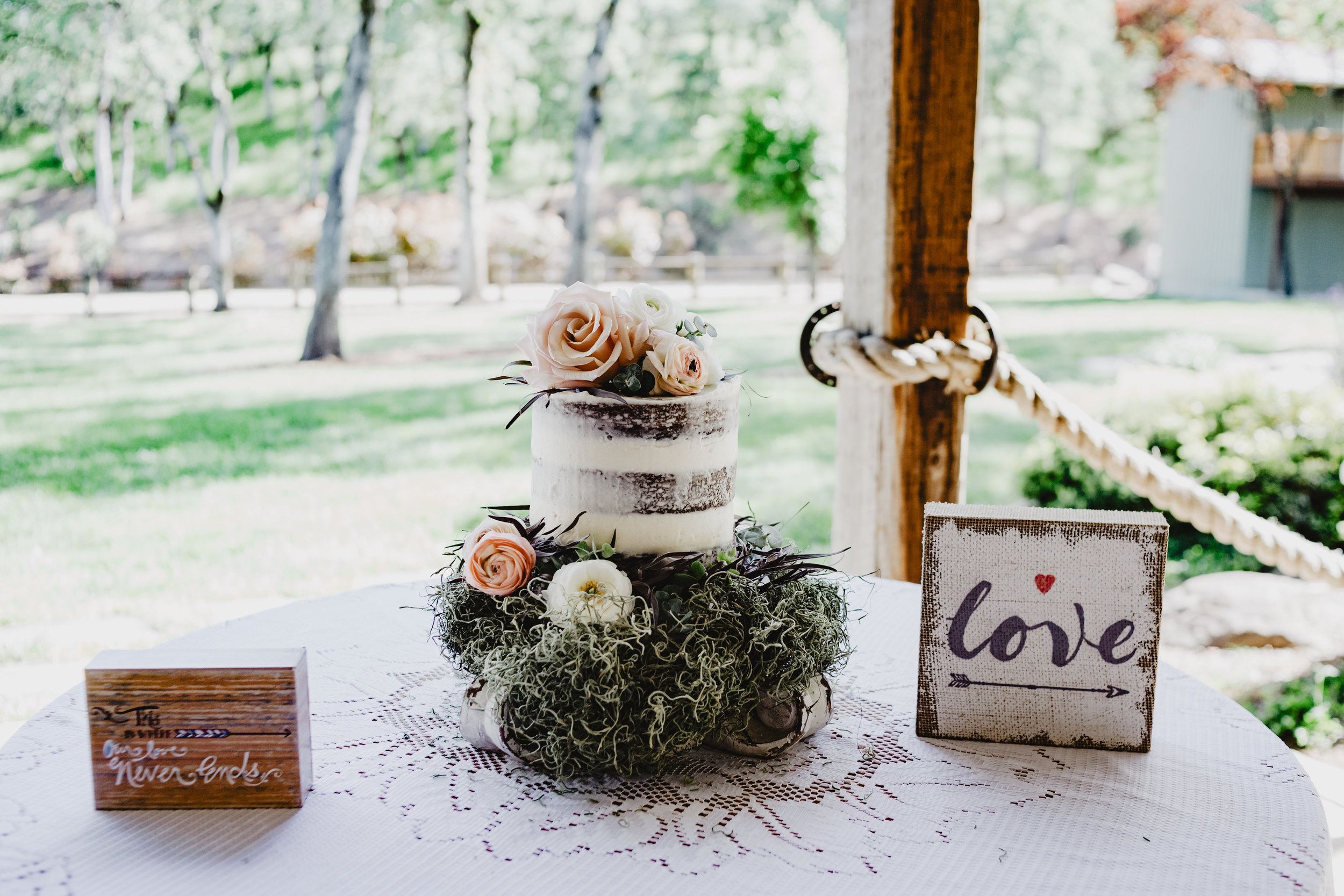 Bohemian Summer Wedding | Velours Designs | Marianna Chambard Photography