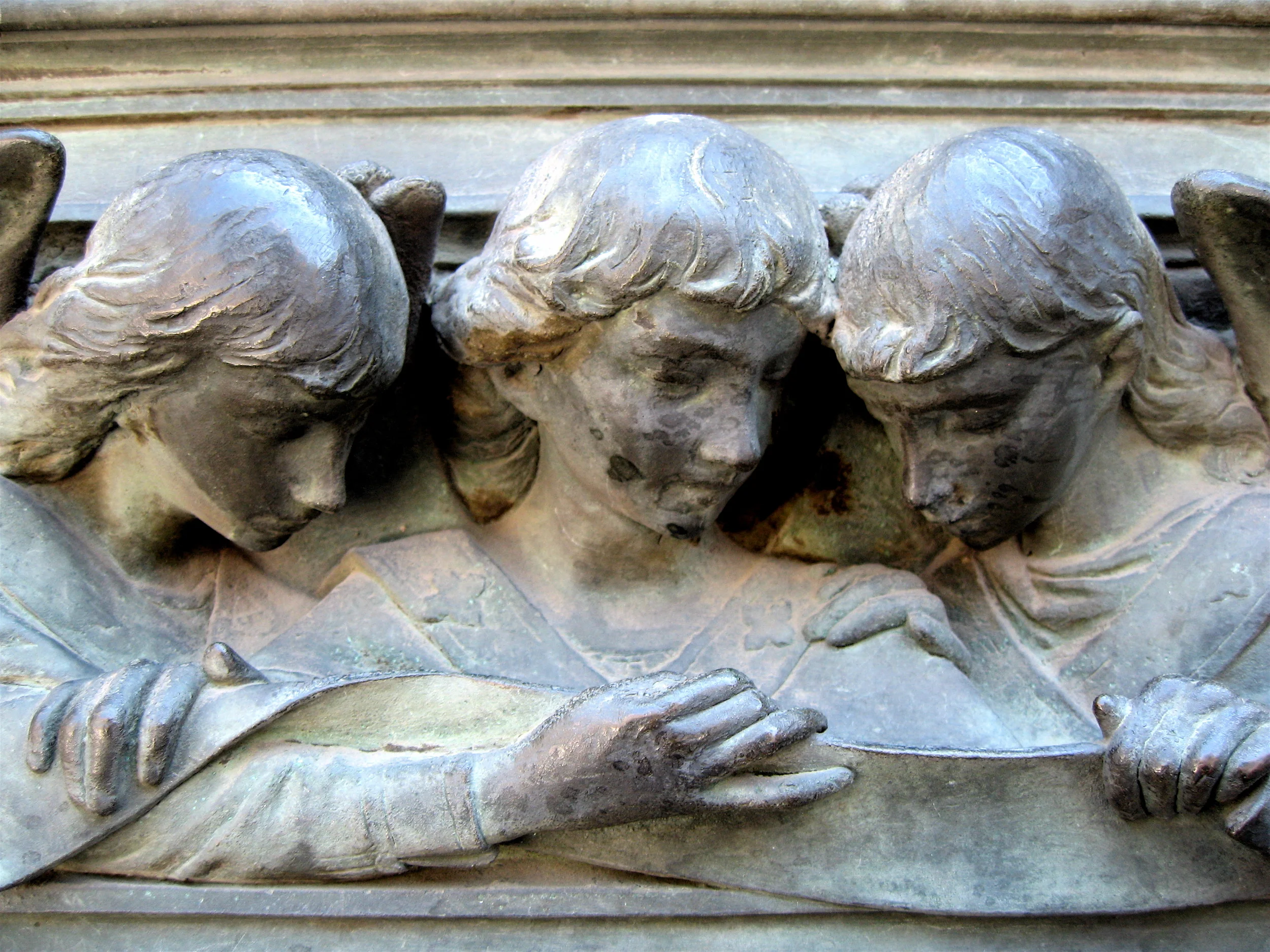 Angel boys on the Duomo doors