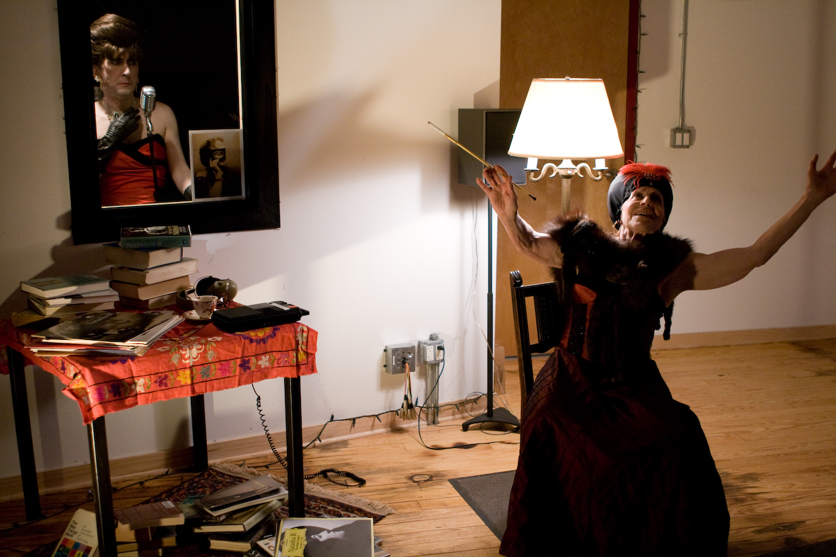 Madame Blavatchik about to channel the Countess (Nana Shineflug)