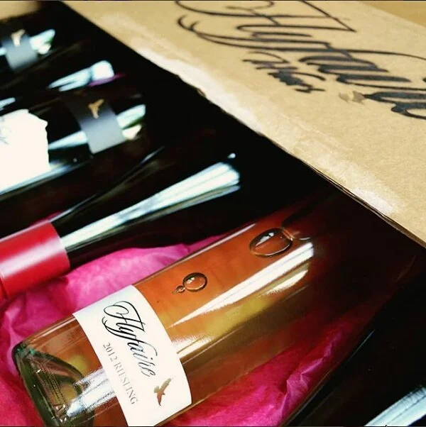 Thanks to @saintmondaycafe for this wonder pic! Really shows off our lovely box sets. Great café to check out if you're in Yack😃🍷🍷🍝🍝 #regram #flyfairewinery #saintmondaycafe #flyfairewineswoomargama #cafe #merlot #riesling #dinner