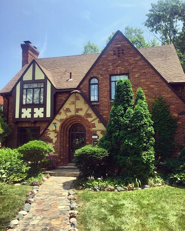 We're in Royal Oak this week! Details on our website. .
.
.
.
.
#michiganestatesales #estatesales #detroitestatesales #estatesalefinds #estateliquidation #estateliquidator #royaloak #detroit