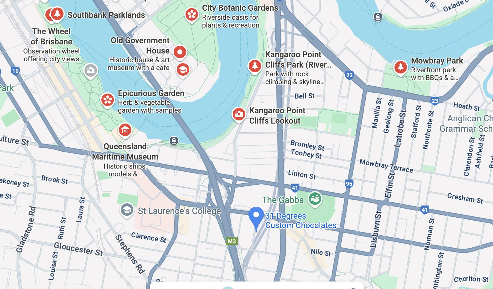 Map of Brisbane, Australia, highlighting parks, museums, and attractions such as Southbank Parklands, City Botanic Gardens, Queensland Maritime Museum, and Kangaroo Point Cliffs Park.