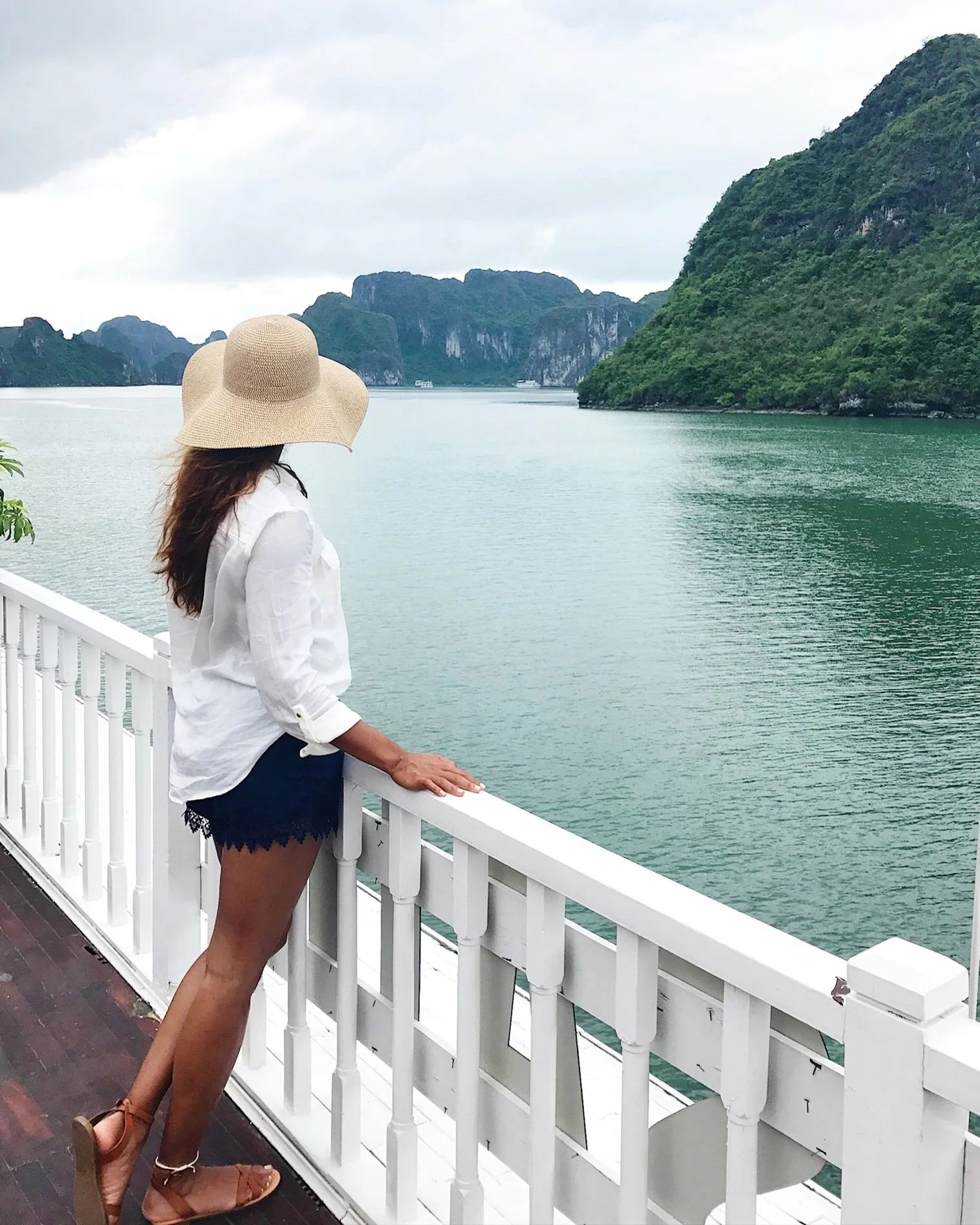 halong-bay-vacation.jpg