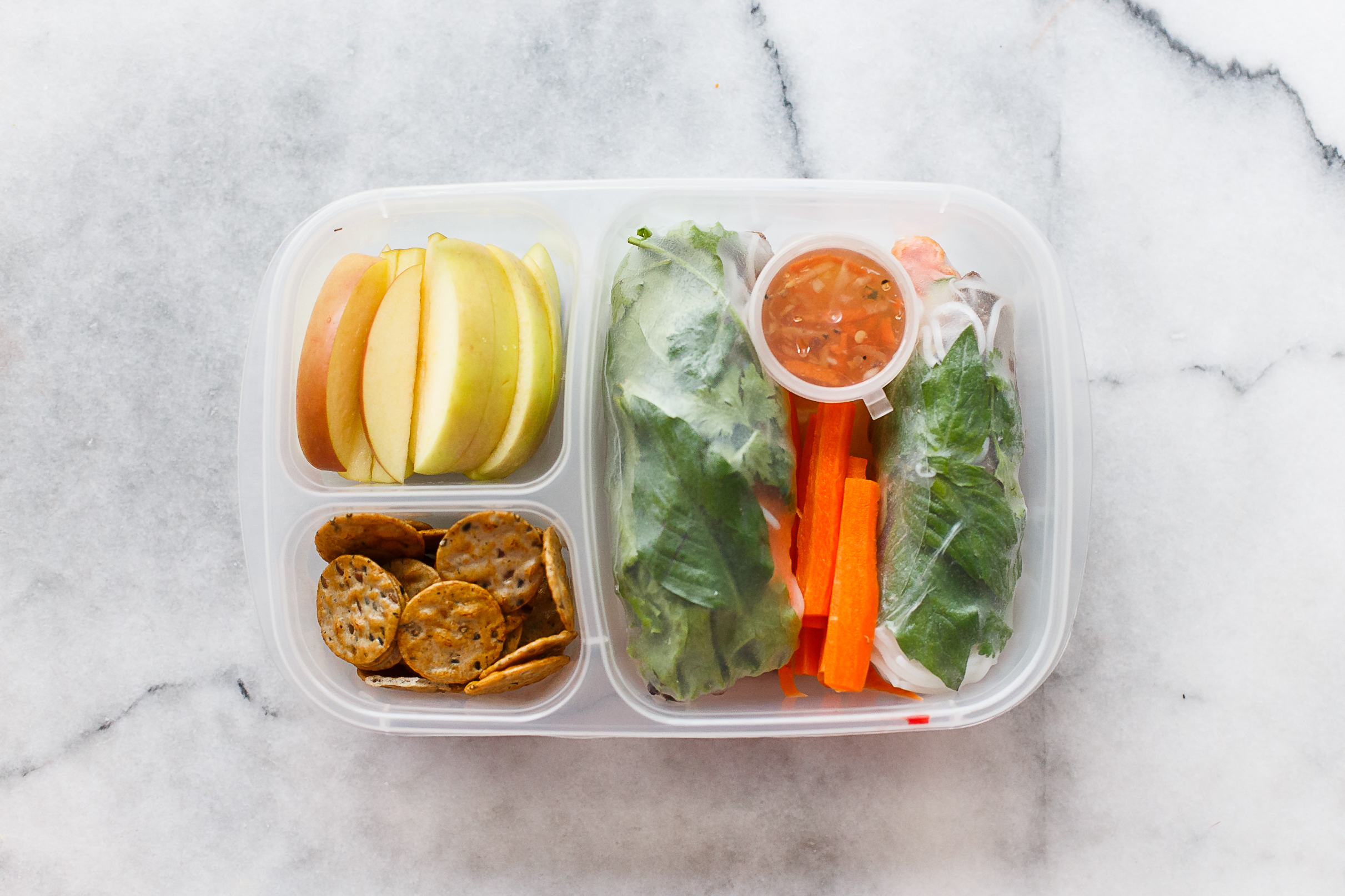 Monday Mom Lunch: summer rolls, made with leftovers of my Vietnamese dinner out, with rice crackers and apples. 