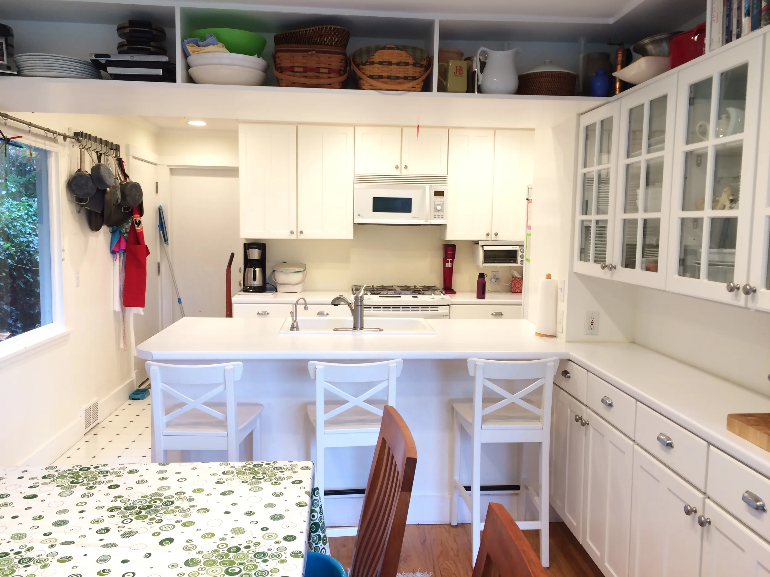 I love that it's so open from the dining room to the kitchen. 