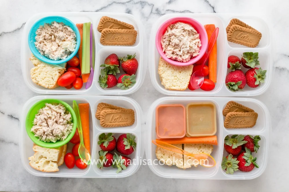 A super simple lunch of tuna salad + homemade bread.