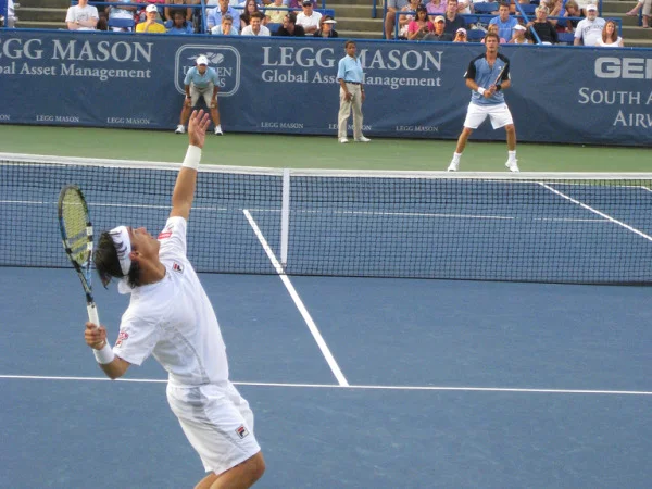 Stress fractures of the lumbar spine - not to be missed and well treated with physiotherapy