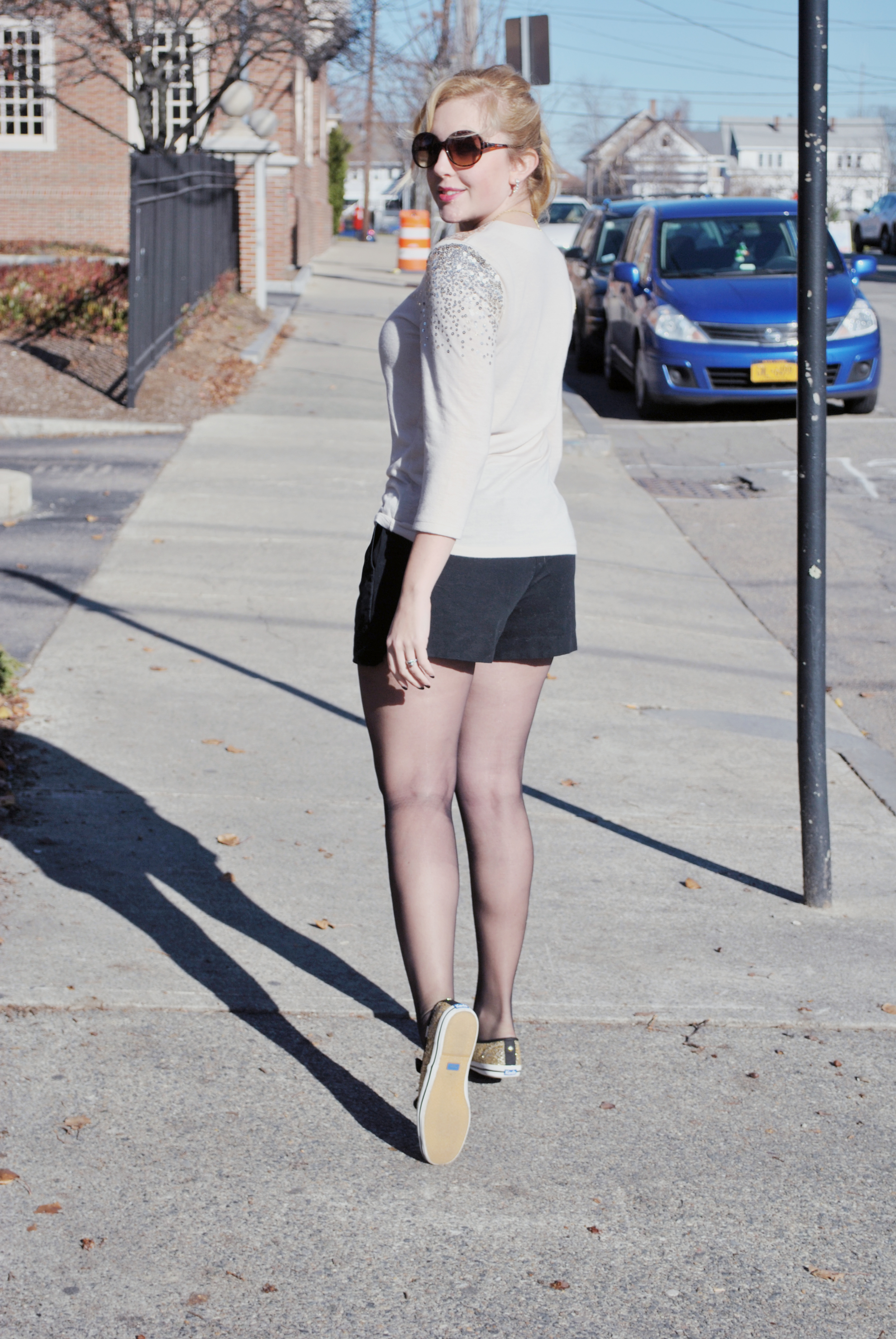 thoughtfulwish | preppy outfit // glitter // gold // glitter sweater // holiday outfit