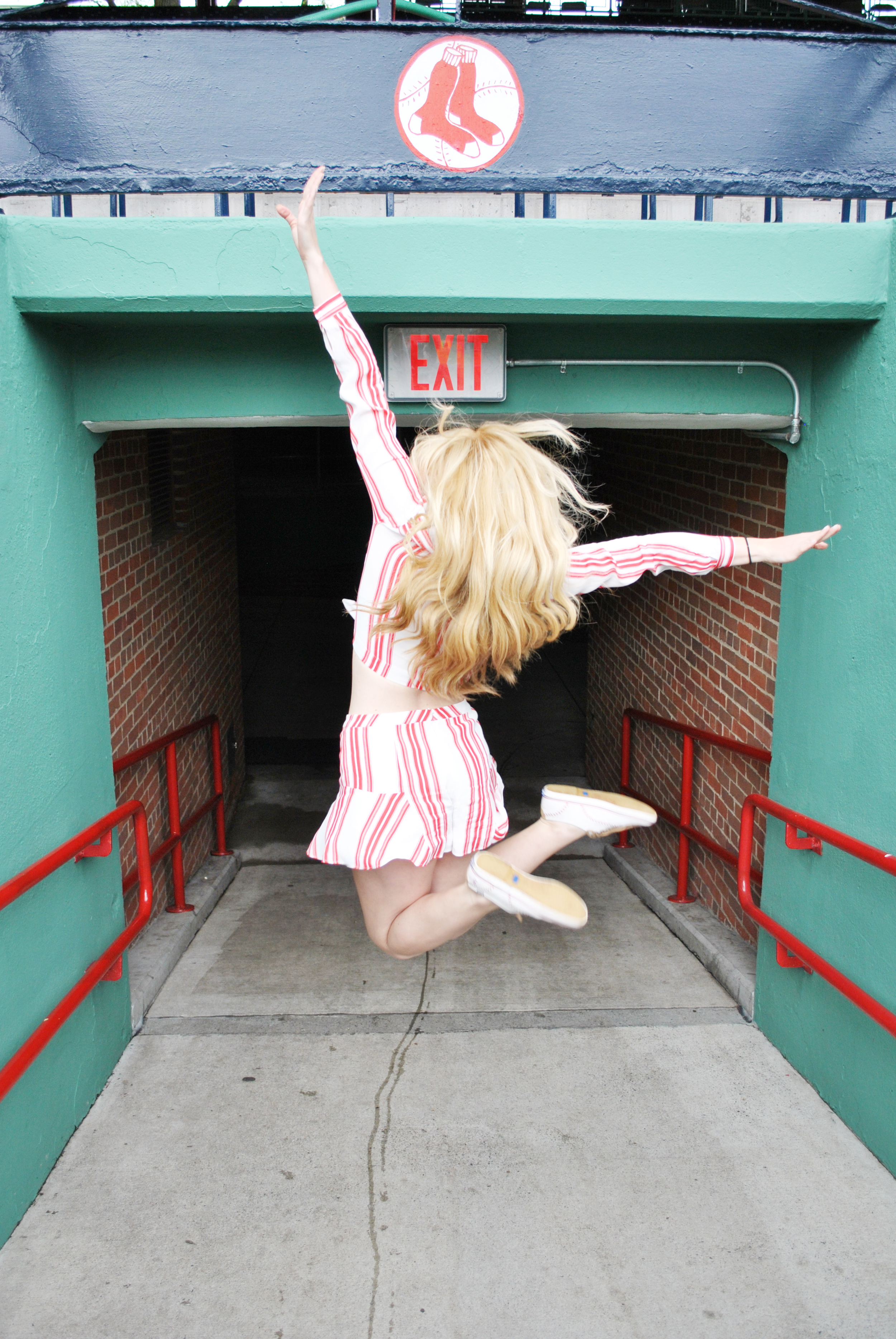 thoughtfulwish | baseball // fashion // fashion blogger // boston blogger // red sox // fenway park // #myfenway // ootd // meredith wish