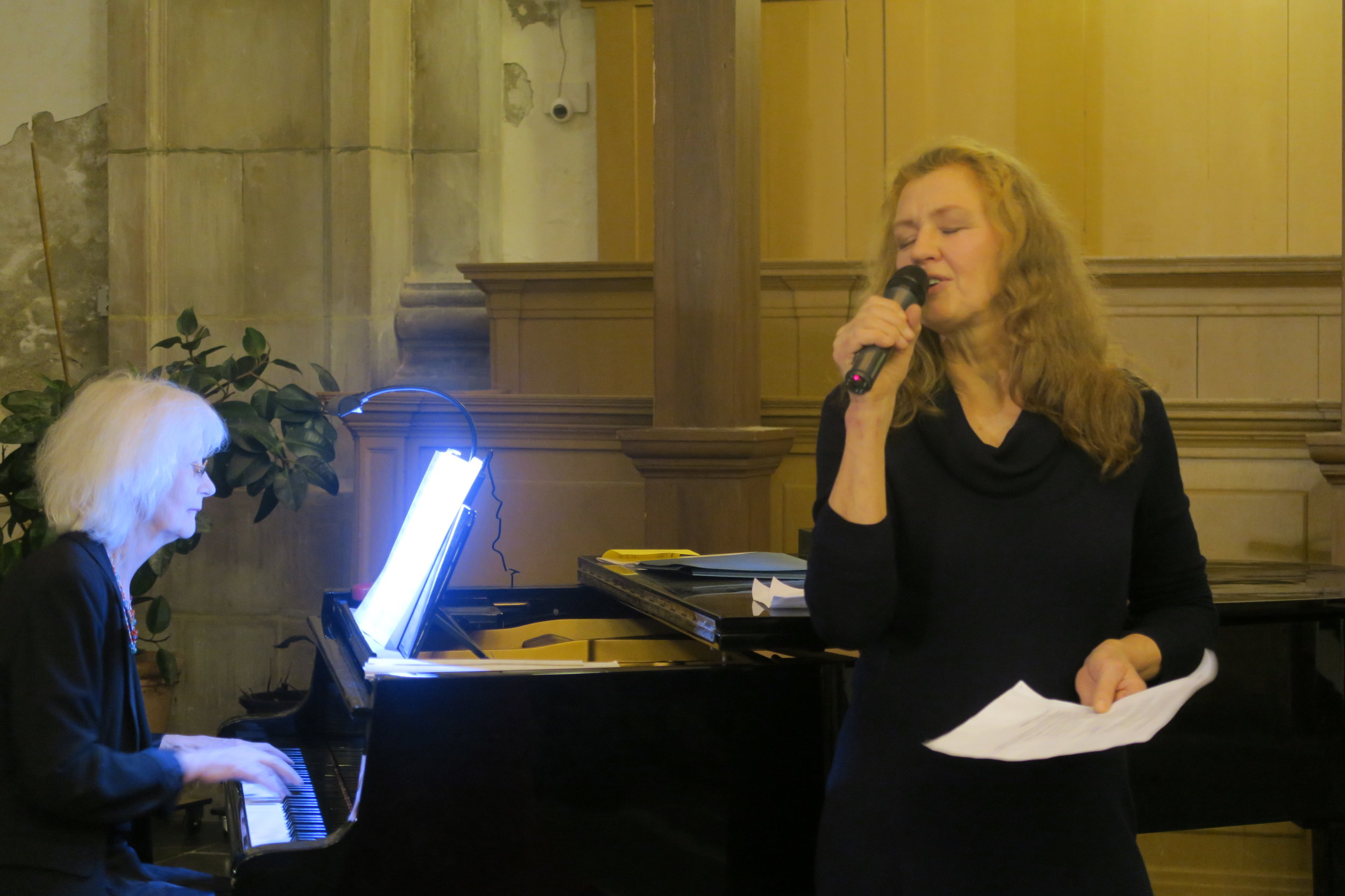 Zangeres Niki Koegler en pianiste Thelma Neleman