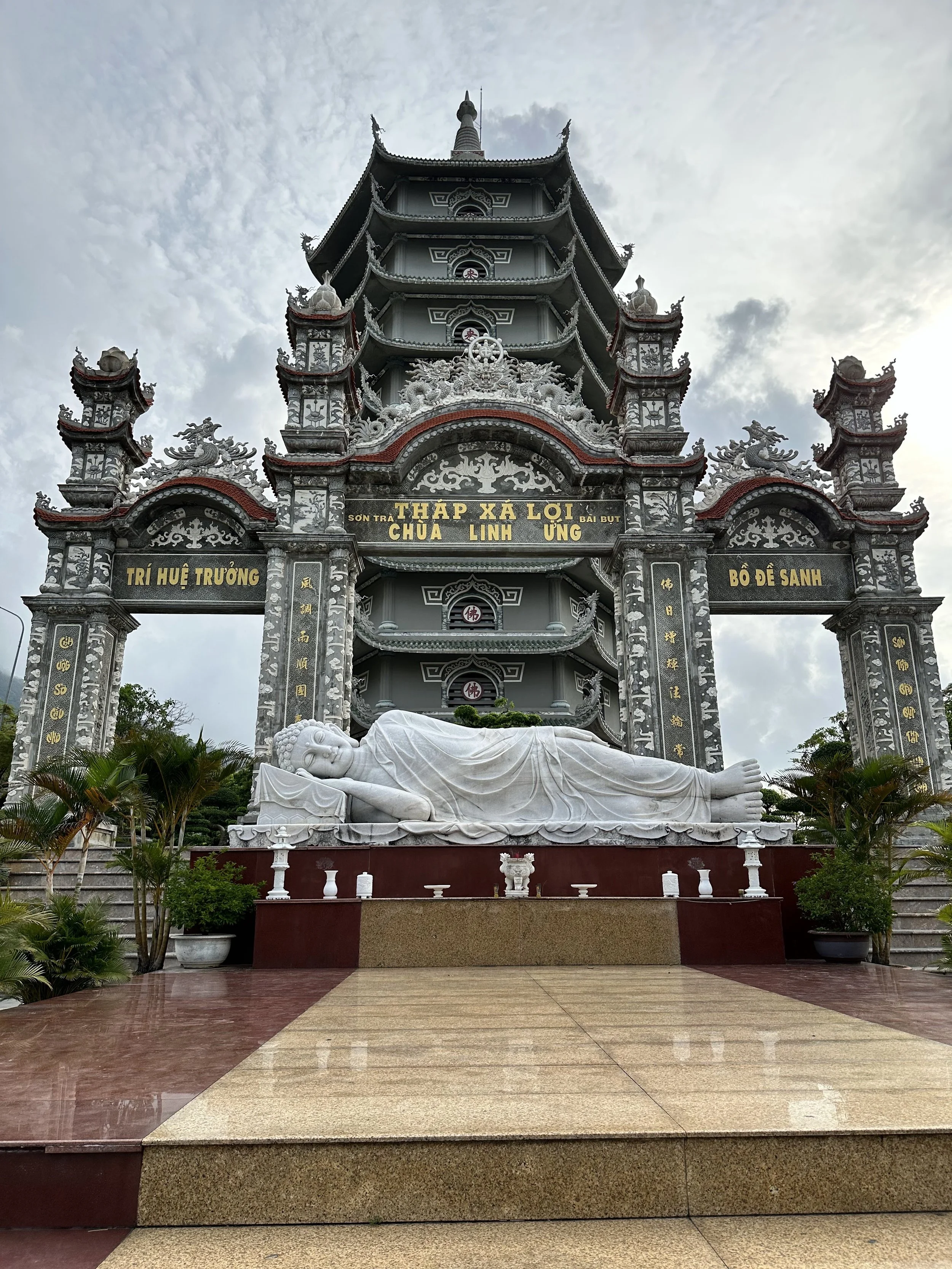  Sleeping Buddha. 