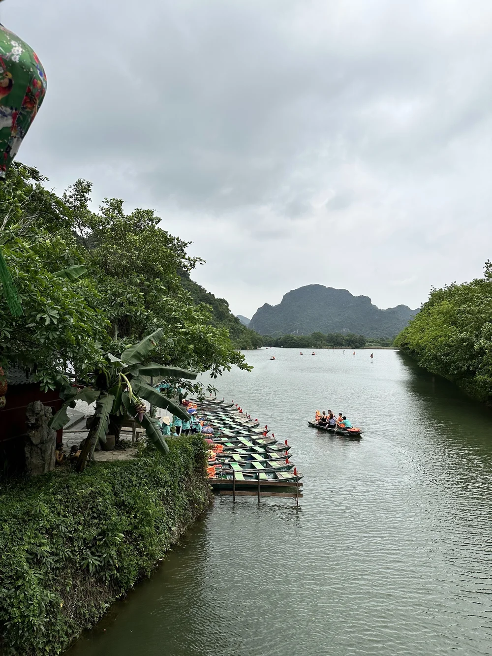  View from the Tràng An dock. 
