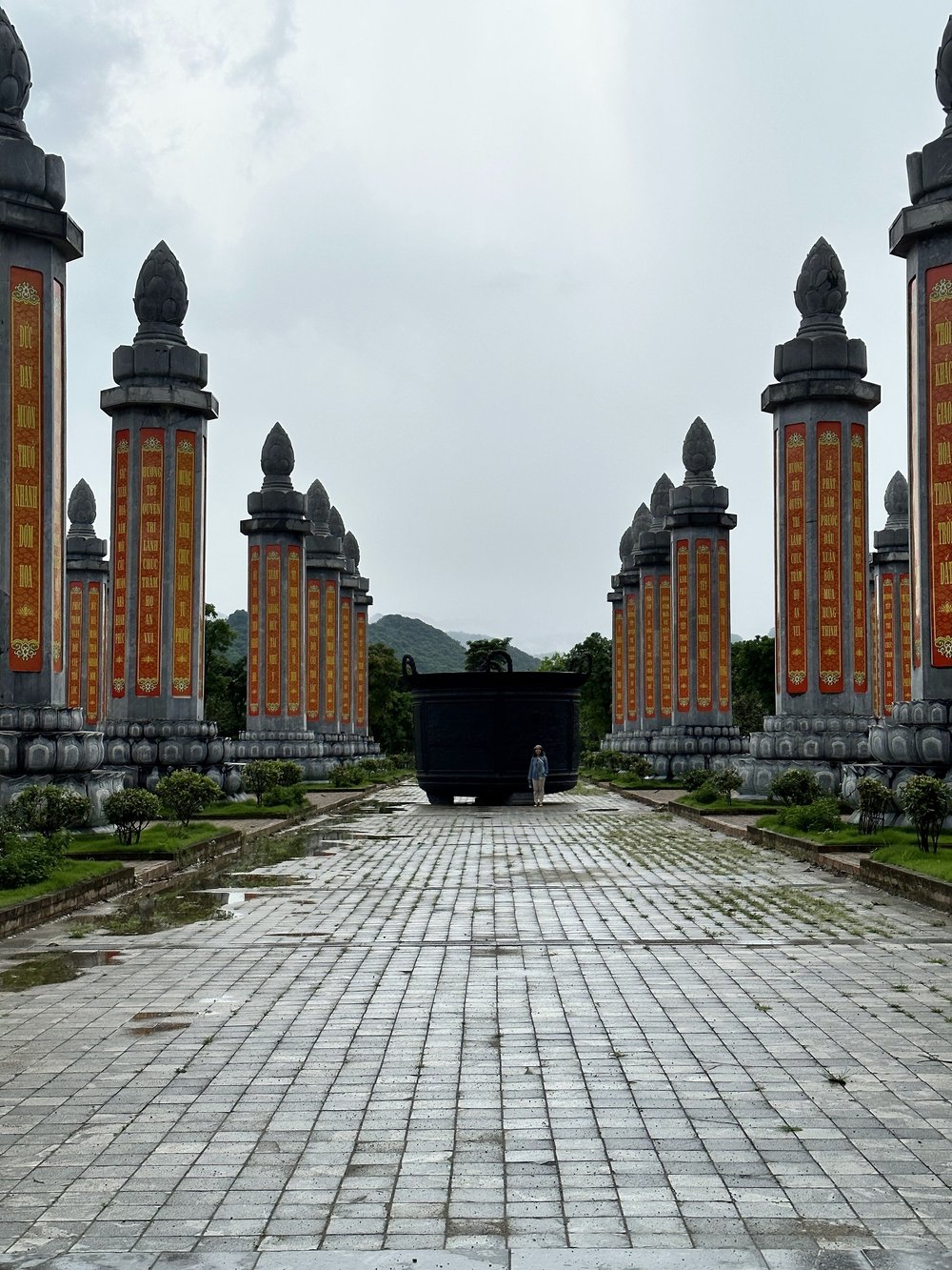  Giant urn with me for scale.  