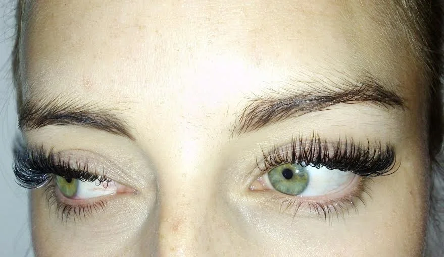 Some of my previous work with single lashes D Curve 9-12 mm.