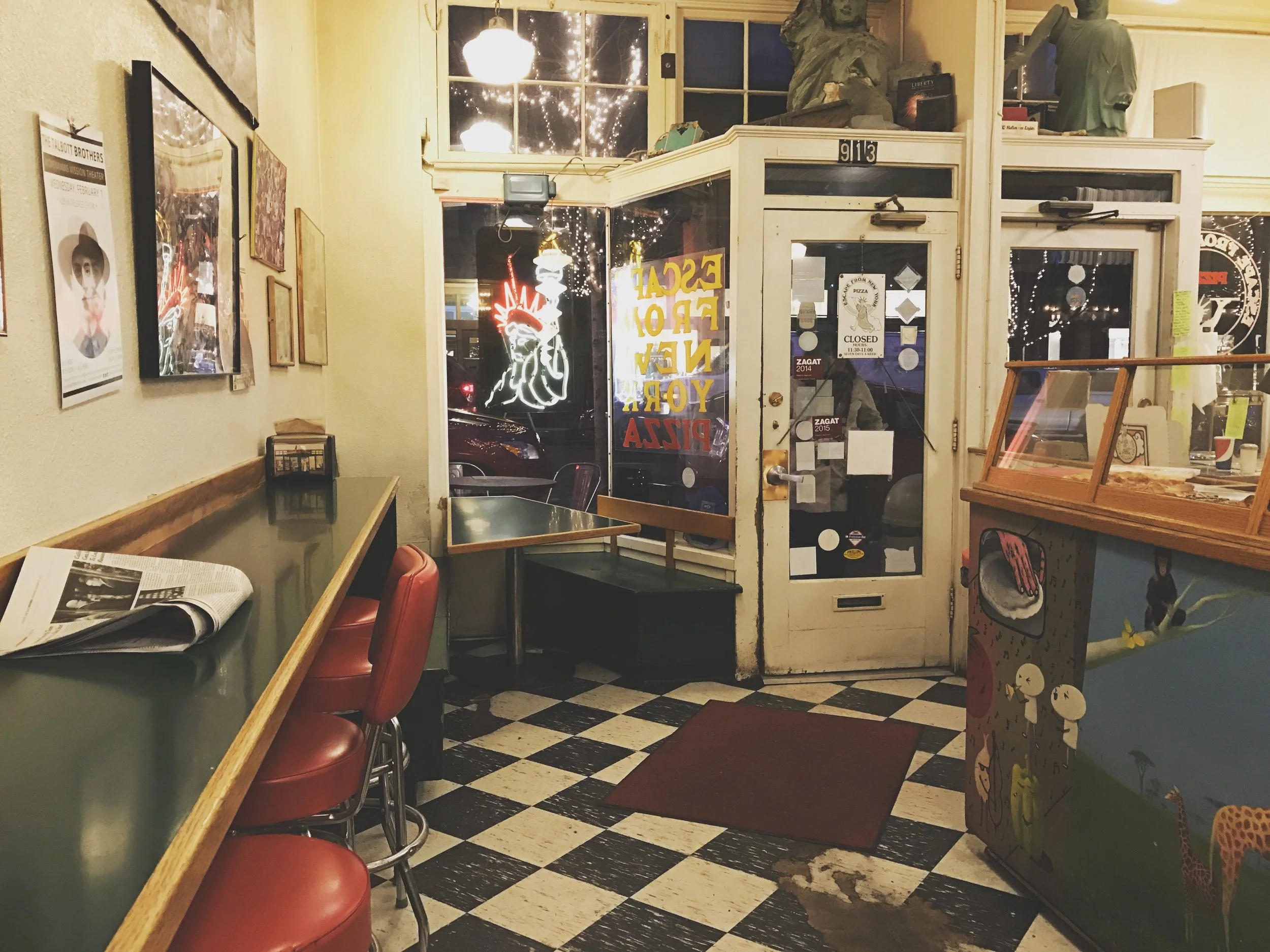 LOVING @LIVING ROOM THEATER