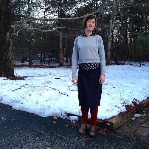 The cropped version feels like the perfect thing to throw on for a little extra warmth. In the colder months, I wore it a lot over button down shirts,