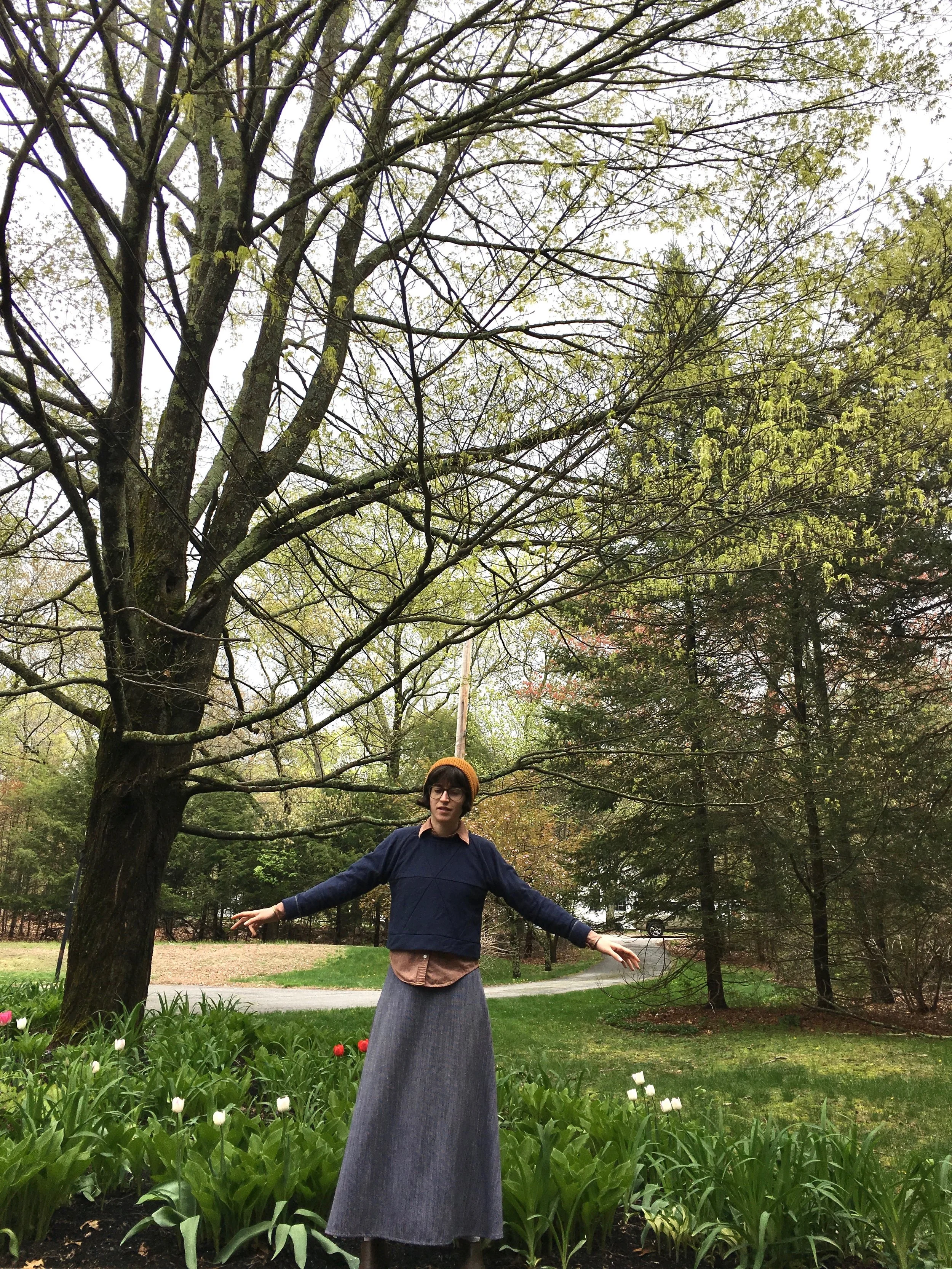 I love this tiny stripe linen maxi skirt, but I never know what to wear with with. I like it here with a button down and cropped Geodesic.