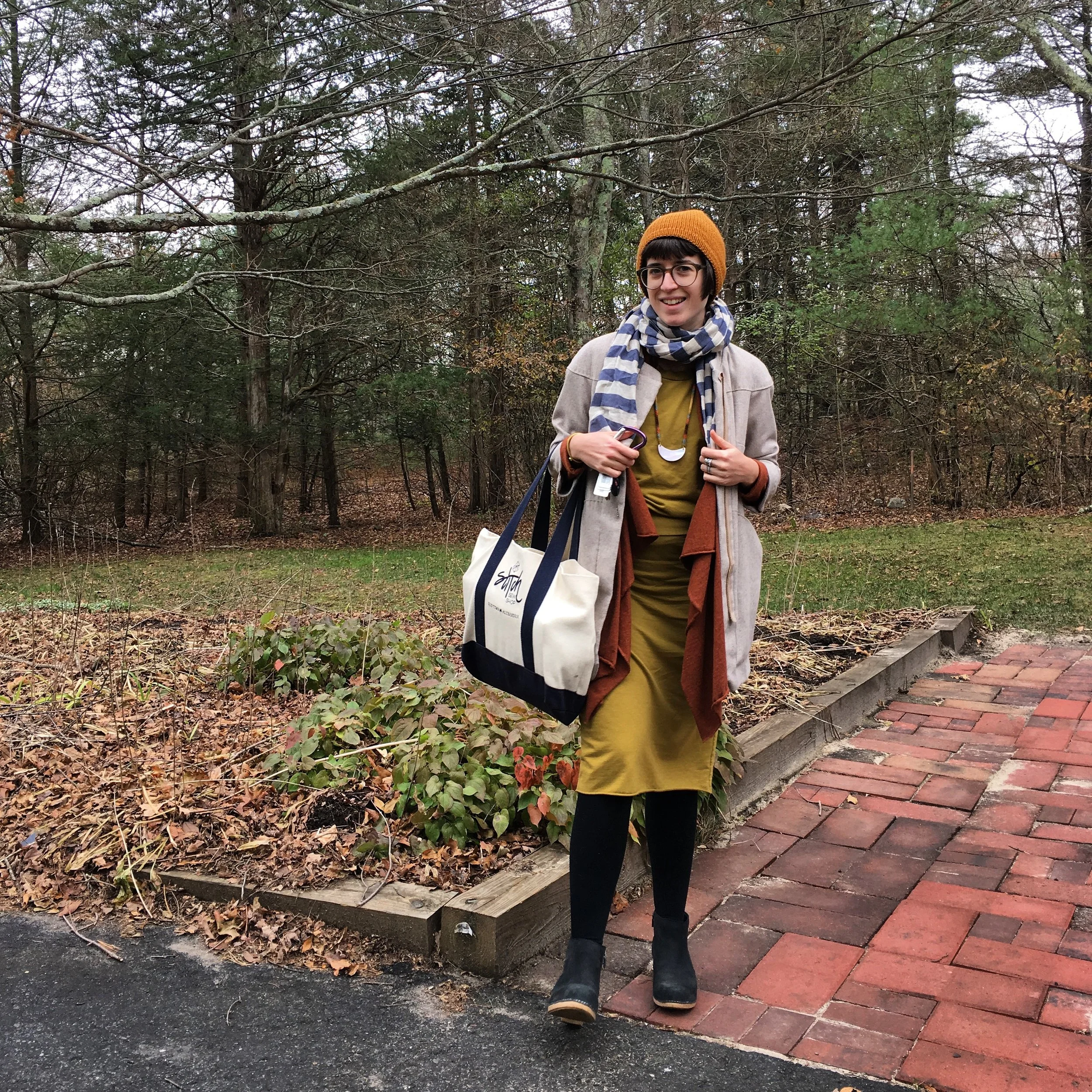 A favorite outfit in 2017, including my Moderne coat. In this picture I am 'stepping into the future' 😆
