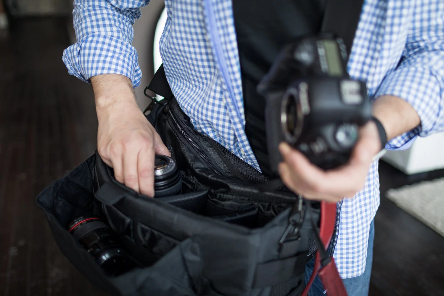 step 3 // grab new lens from bag and attach to camera body.