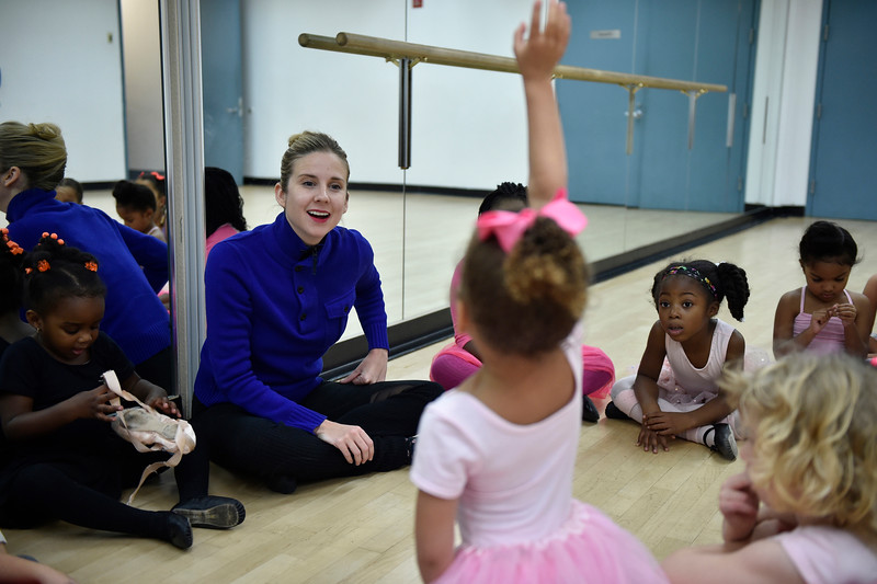 Wiles' visit to the YMCA in Bed-Stuy, December 2015. Photo courtesy of the YMCA of Greater New York.