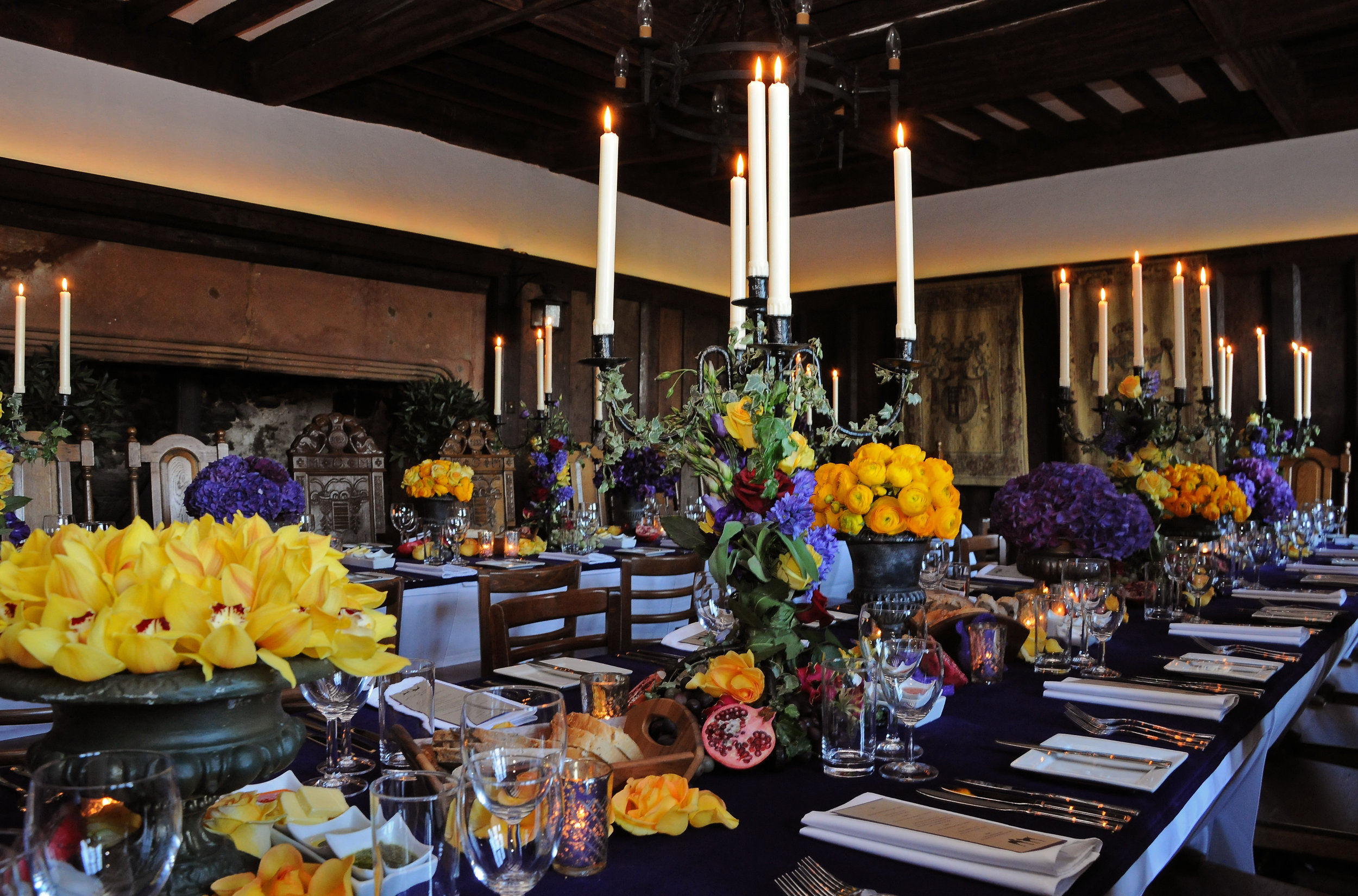 Banqueting Hall - flowers,candles.JPG