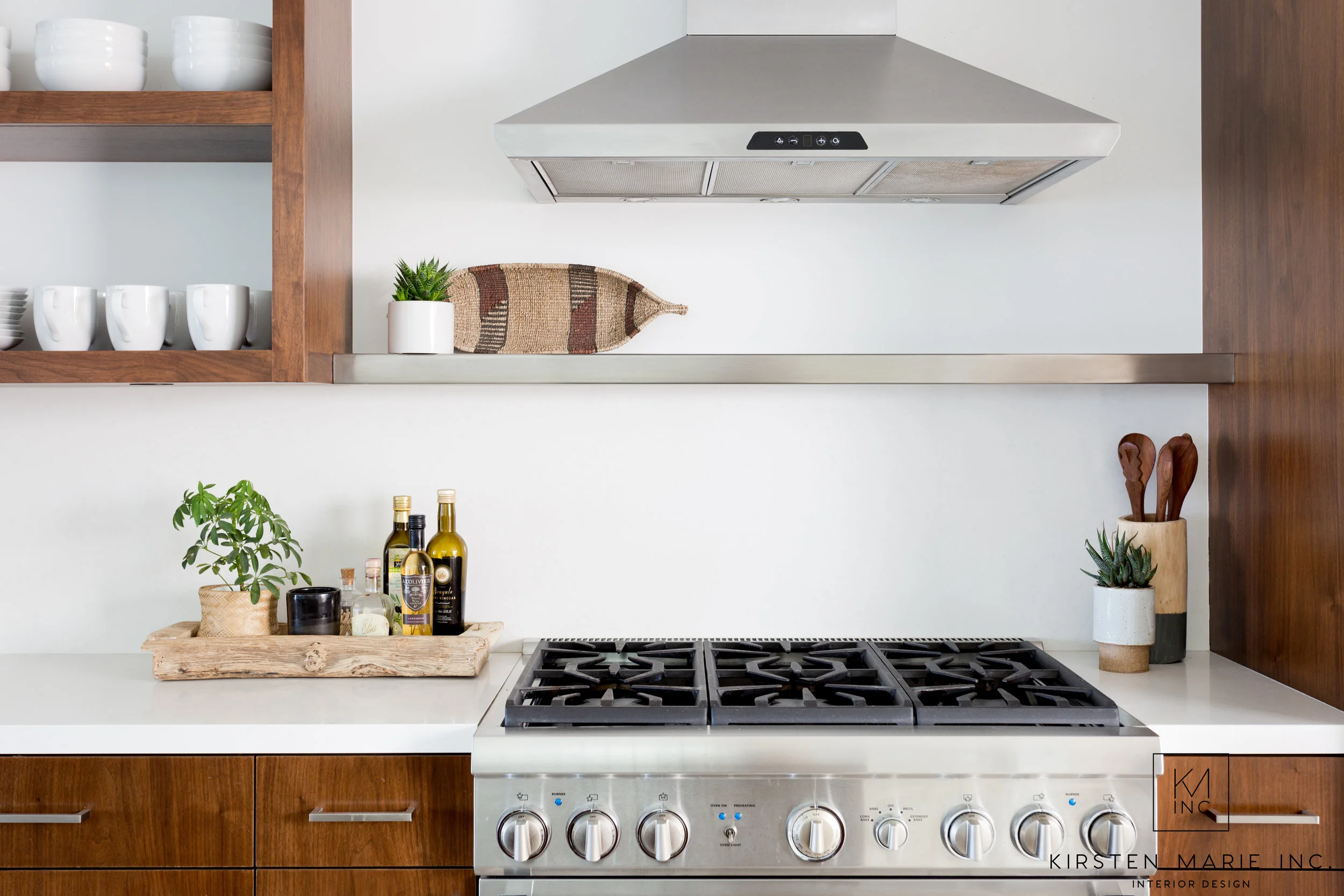 MODERN BEACH BUNGALOW BY KMI | PHOTO AMY BARTLAM