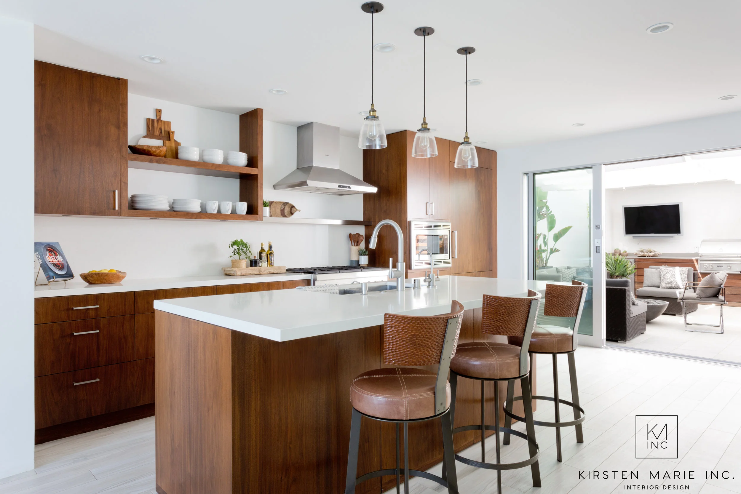 MODERN BEACH BUNGALOW BY KMI | PHOTO AMY BARTLAM