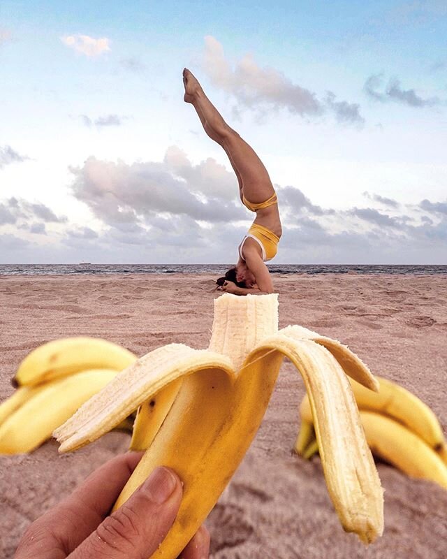 HELP ME caption this pic!
🍌💙🍌💙🍌
Maybe I&rsquo;m going BANANAS but I think it&rsquo;s more aPEELing when you come up with a clever caption than me! 😂
Besides, you guys always do such a great job! 😊🙌🏼
But before I SPLIT, I just wanna say:
Than