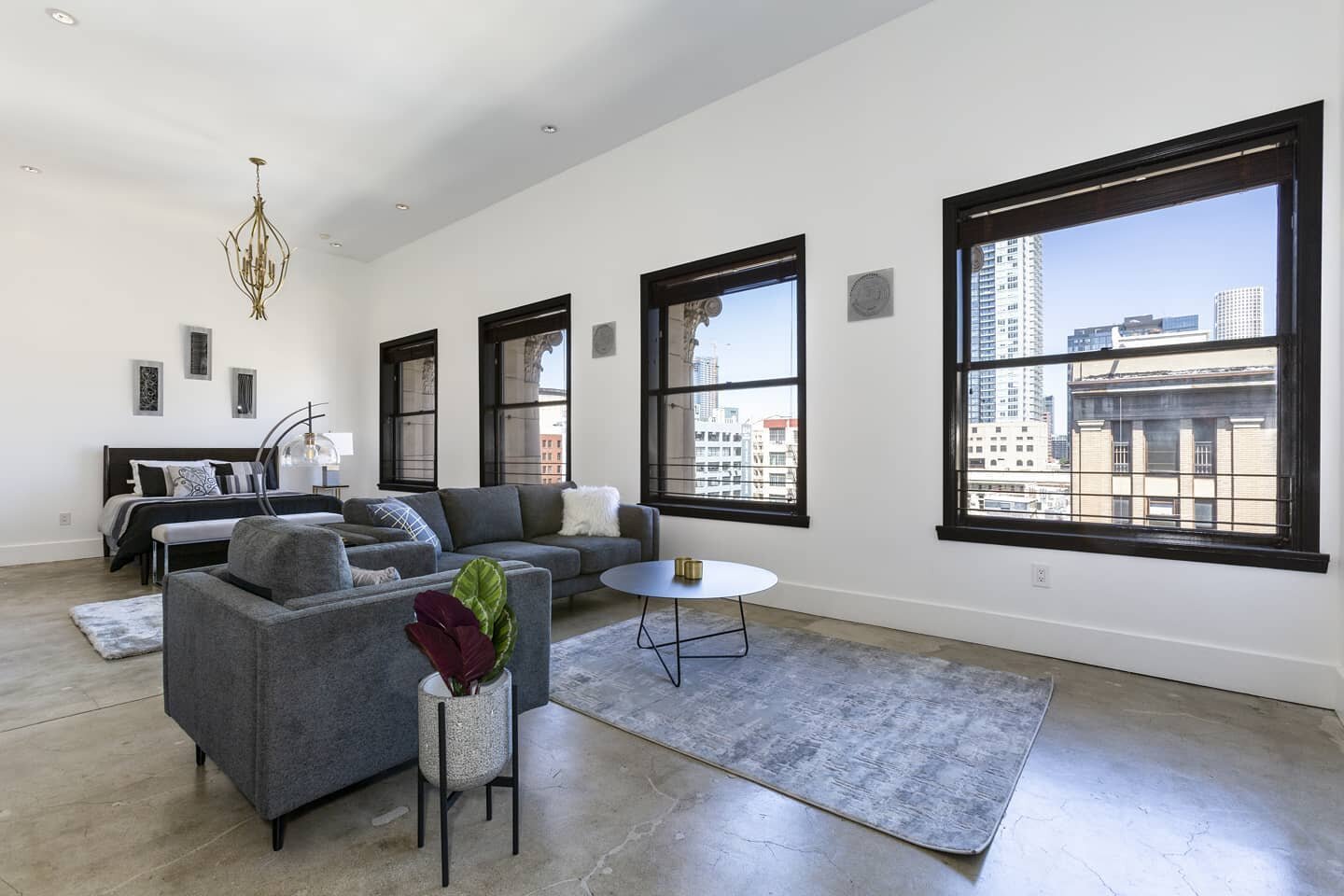 DTLA Spring St loft penthouse

#dtlalife #dtlalofts #larealestatephotography #architecturephotography #laphotographer #realestatephotography #realtor  @nikkichomes @pacificreachyvr