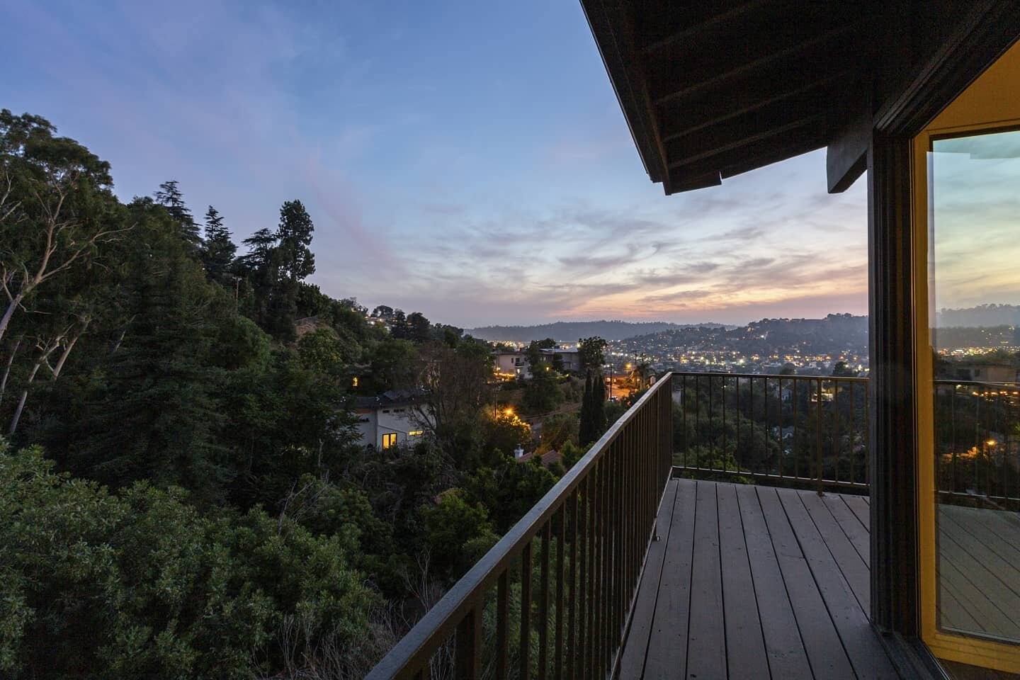 Beautiful home I photographed with amazing sunset views in Mt. Washington. Always a pleasure to work with @slice_of_la