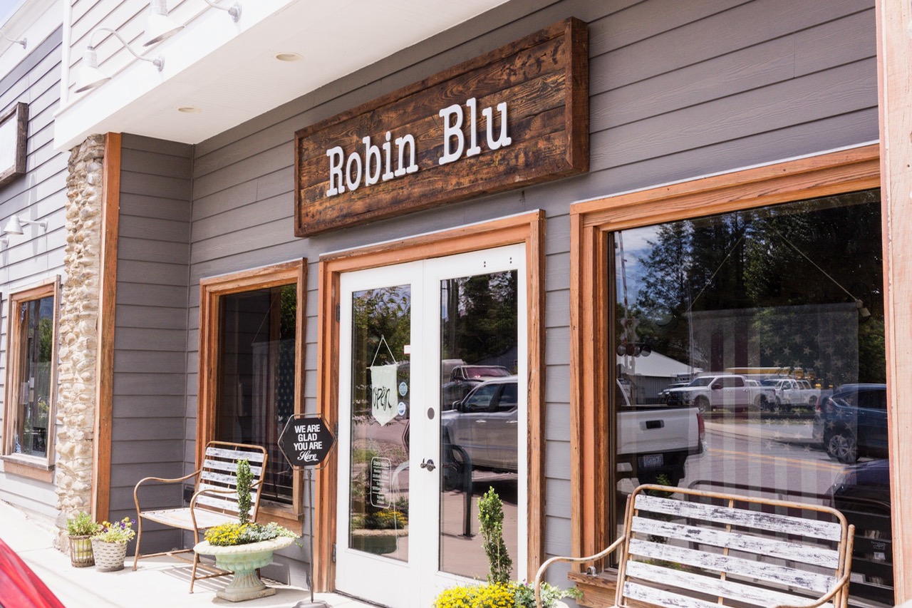 I love this store. Located in Hazelwood, Robin Blu has only been around for a couple of years but it seems to evolve and grow every time I visit.