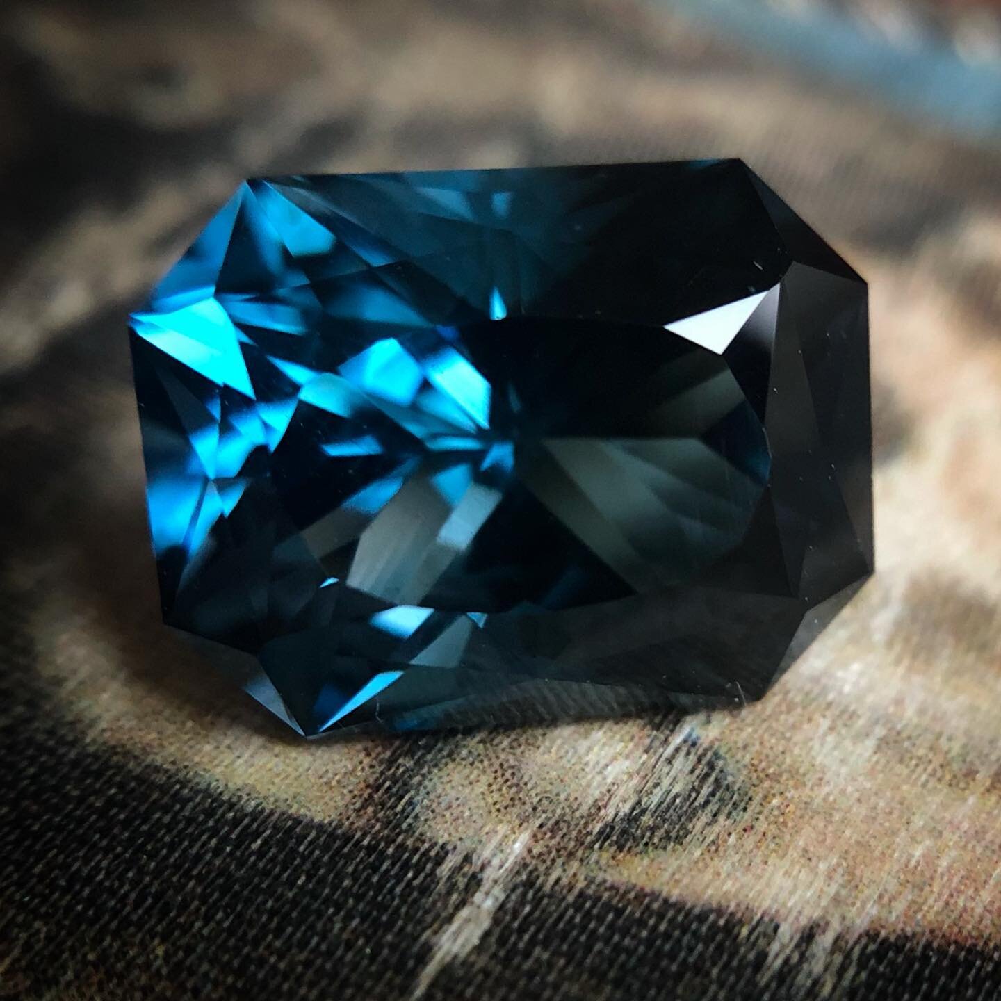 You guys are loving these London Blue Topaz 💙
Swipe through to watch its transformation from rough into polished gem. 
This 10.9ct beauty was cut by me and is now sold. Send us a message to commission a gem of your very own.